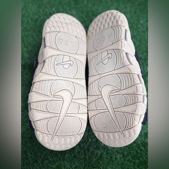 Nike Air More Uptempo Slide
Black Sanddrift Iridescent Size 8‎